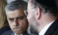 London's new mayor pays respect to Holocaust victims