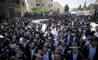 In pictures: Rabbi Shalom Cohen's wife laid to rest