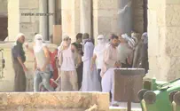 Watch: Islamists hurl rocks at police on Temple Mount