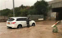 Watch: Police rescue those caught in flood in Kfar Chabad