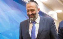 Cabinet to authorize Deri on Shabbat supermarket law