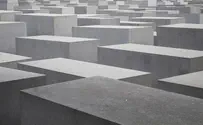 Italian prime minister visits Milan Holocaust memorial