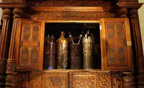 Prague synagogue gets two new Torah scrolls
