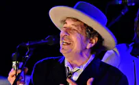 Bob Dylan finally receives his Nobel prize