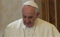 Pope Francis slaps away believer's hand