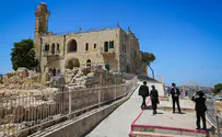 Arabs throw rocks, Jews barred from site
