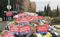 Jerusalem: Mountains of trash near Finance Ministry