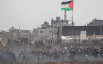 Gazan women demonstrate along border fence