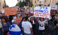 Hundreds protest: 'Ask forgiveness from Yemenite families'