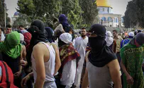 Arabs riot on Temple Mount, hurl stones at police