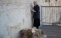 Does fallen Western Wall stone posses intrinsic holiness?