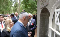 Watch: Netanyahu visits grave of Vilna Gaon