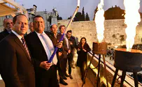 Jerusalem's leaders light Hanukkah candles together