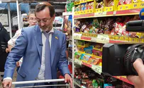 Why did a Ukrainian MP distribute chocolate in Kfar Chabad?