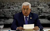 Abbas fires all advisers