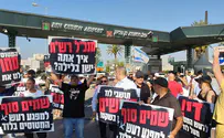 Lod residents demonstrate in front of airport