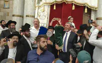 Live: Second Hakafot in Kfar Chabad