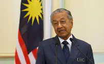 Anti-Semitic Malaysian PM says he could return to power