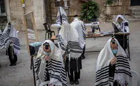 As crisis continues, Jewish groups take holiday prayers outside