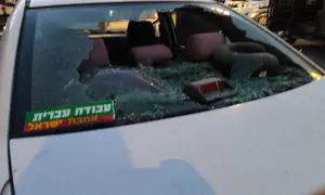 Jewish cars pelted with rocks by dozens of Arab rioters