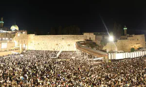 Over 70,000 attend Selichot prayers at the Western Wall