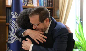 Herzog meets Shoshan Haran, who was freed from Hamas captivity