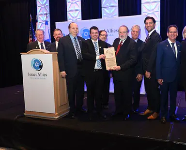 Former Governor Mike Huckabee receives Israel Allies Award