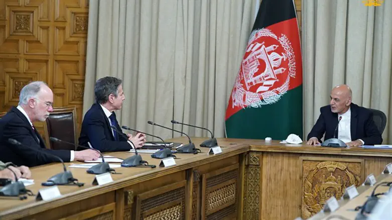 Afghanistan's President Ashraf Ghani (R) meets US Sec. of State Antony Blinken in Kabul