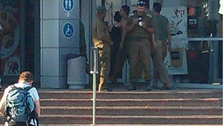 Missionaries trying to convert IDF soldiers