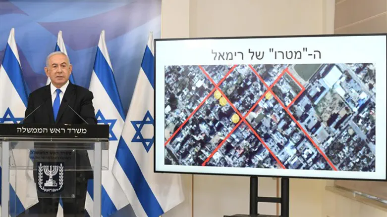 Netanyahu at the Kirya base