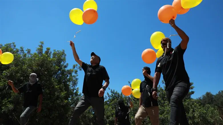 terrorists launch arson balloons towards Israel