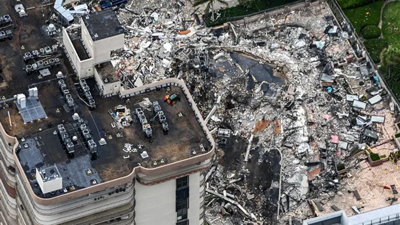 Collapse of the Champlain Towers South in Surfside, Florida