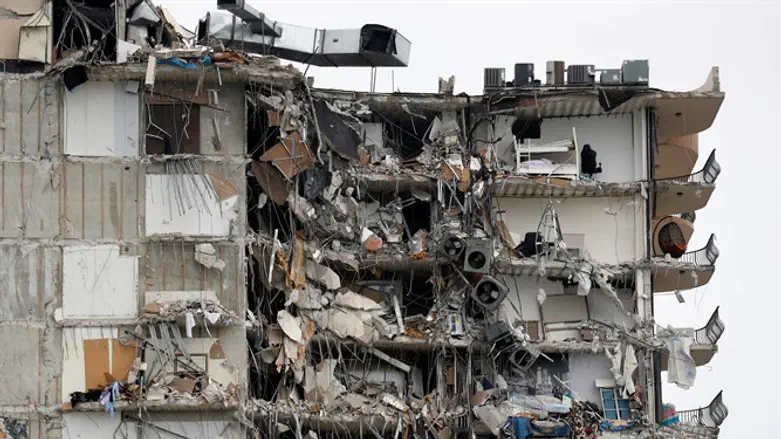 Scene of Miami building collapse