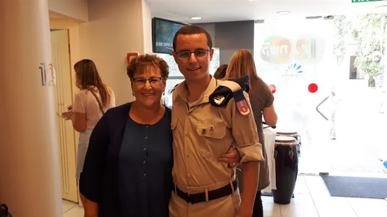 Miriam Peretz with one of the soldiers