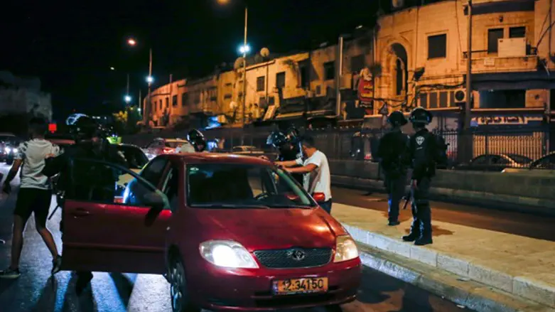 Police arrest rioters in Jerusalem