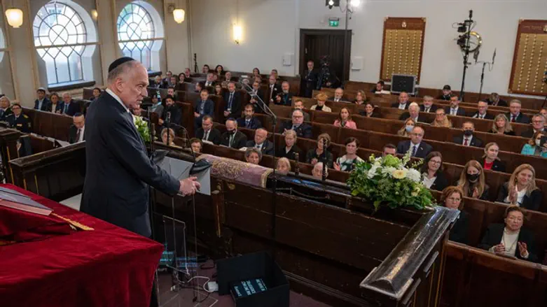 Ronald Lauder speaks at a Malmö synagogue, Oct. 12, 2021.