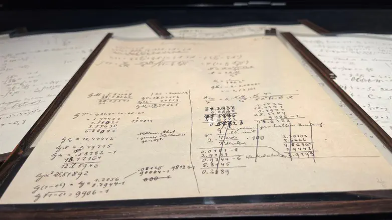 Einstein-Besso manuscript on display before auction in Paris