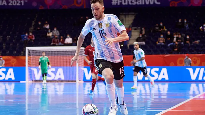 Matias Edelstein plays in an indoor soccer World Cup match with the Argentine na