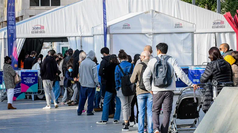 Long lines at COVID testing stations