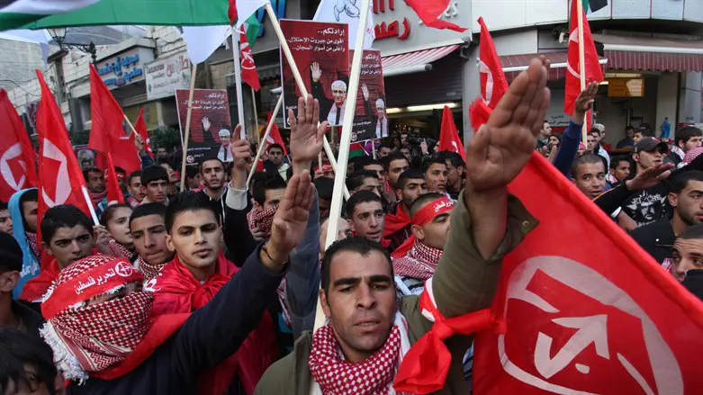PFLP supporters do the Nazi salute