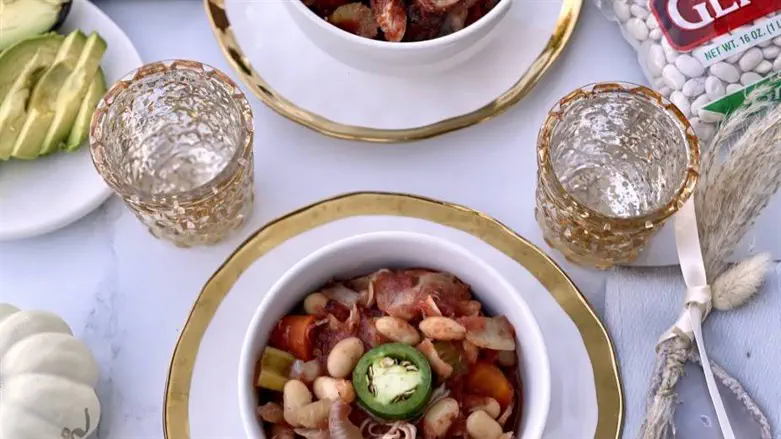 Crockpot Shredded Chicken Chili