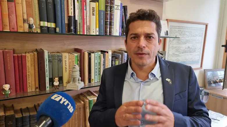 Amichai Chikli
