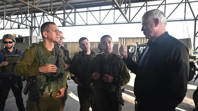 Minister Gantz visits Gaza Division