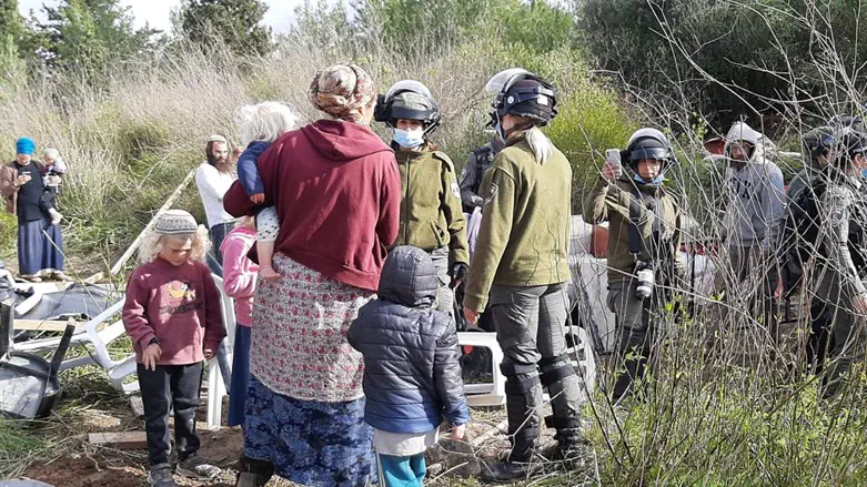 Evacuation of Homesh an hour before Shabbat