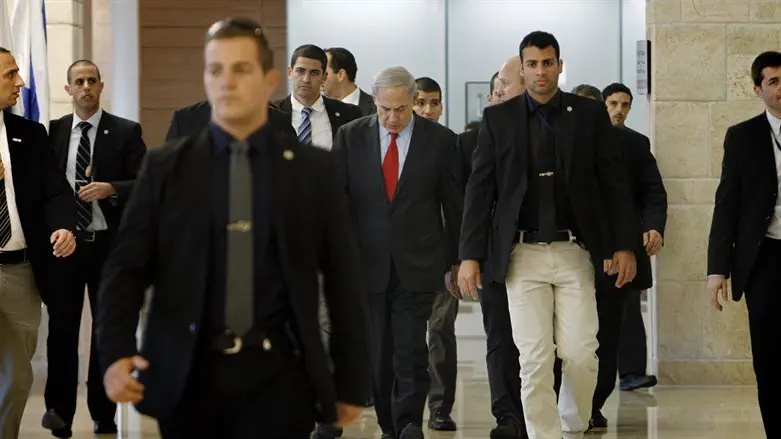 Netanyahu with his security detail
