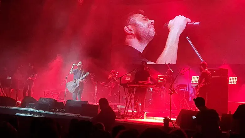 ישי ריבו בהופעה