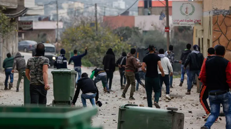 Arab rioters in Jenin (stock)