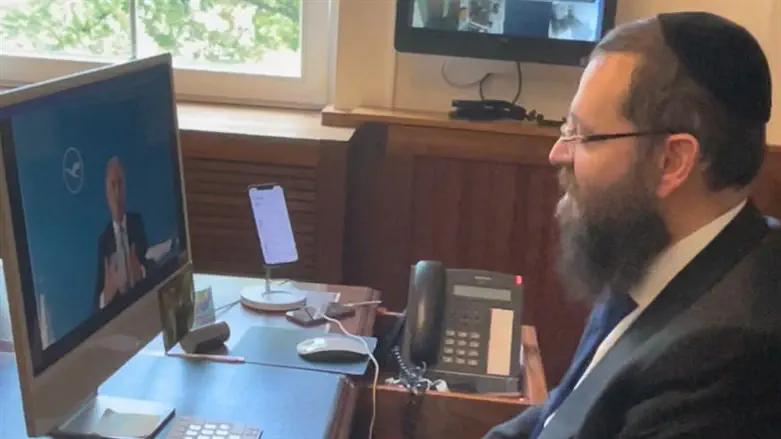 Rabbi Teichtal speaks to Lufthansa CEO