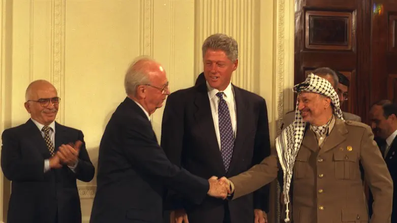 Signing the Oslo accords