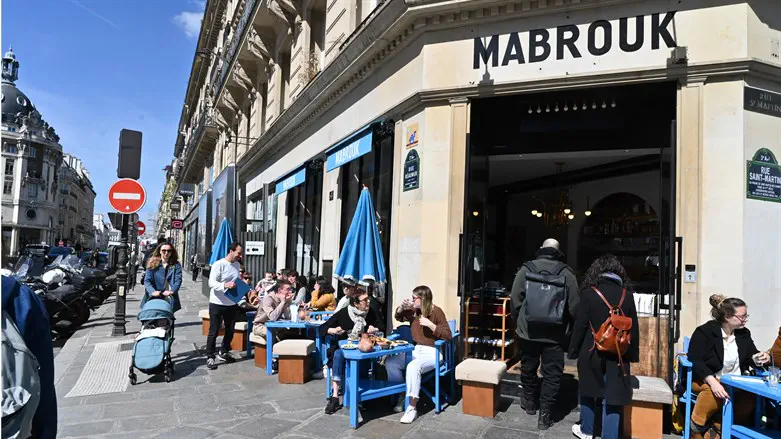 Mabrouk is located near Le Marais, the historically Jewish district of Paris